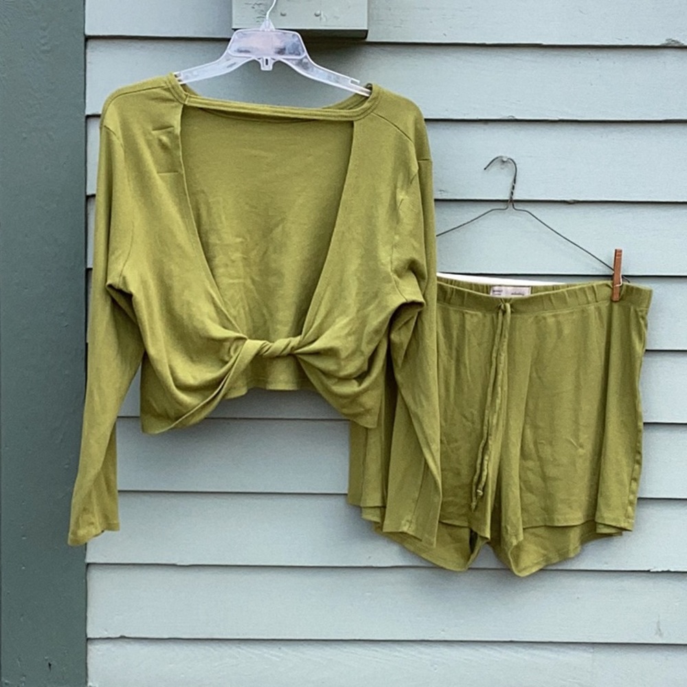 Anthropologie Open Back Ribbed Knit Olive Green Lounge Top and Shorts US size 1X